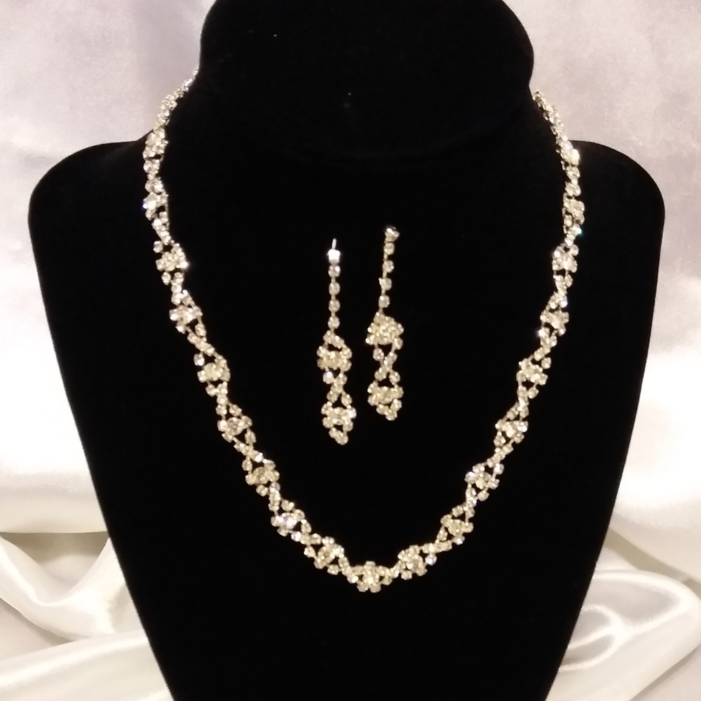 2/$20 CLOSET CLOSING RHINESTONE EARRINGS NECKLACE